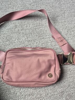 lululemon athletica Dusty Rose Crossbody Belt Bag